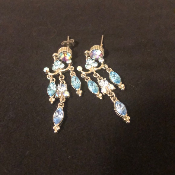 🆕💎Blue Jeweled💎 Chandelier Earrings! - Picture 2 of 3
